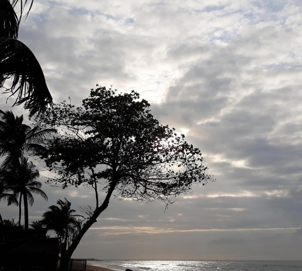 Hotel Case De Robinson Lomé Esterno foto