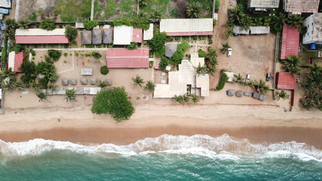 Hotel Case De Robinson Lomé Esterno foto